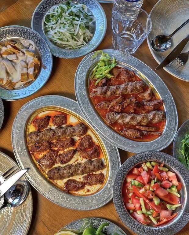 Kebab plates, onions and salads at Ünal Et Lokantası
