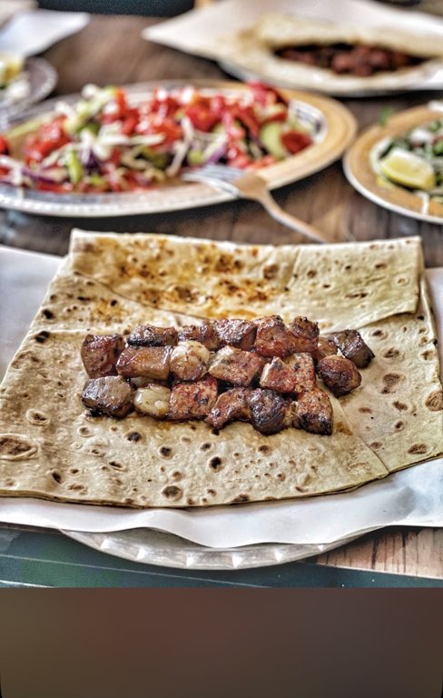 Liver skewers on flatbread with salad at Löküs Ciğer