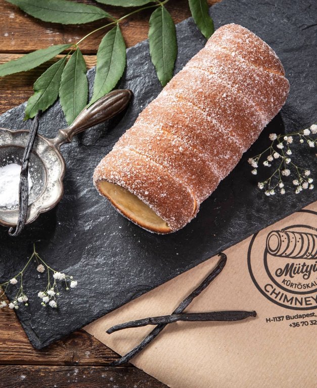 Sugar-coated hollow chimney cake at Mütyür